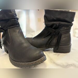 b.o.c. Women's Black Ankle Booties